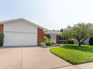 23162 Westbury St, Saint Clair Shores, MI 48080