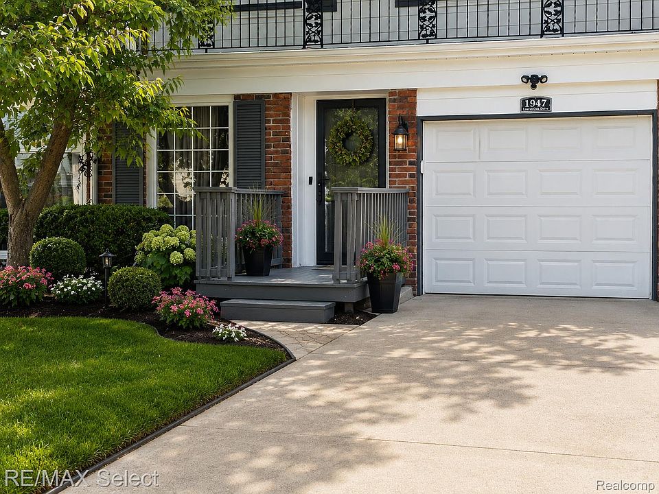 1st image of 1947 Laurel Oak Dr