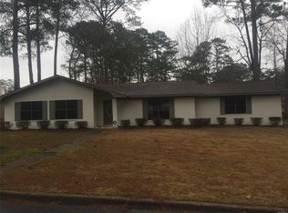 121 Woodland Hills Dr, Ozark, AL 36360