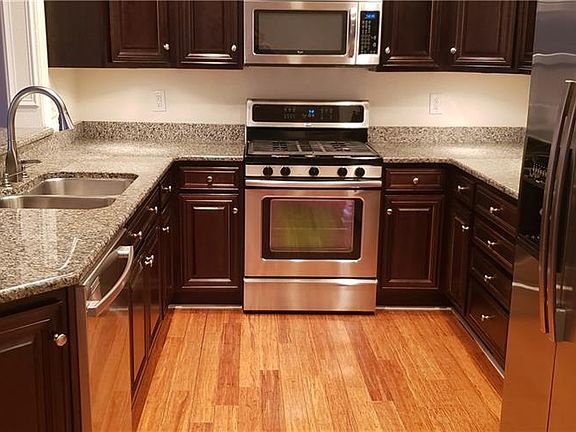 4th image of 4811 Lake Dr #A