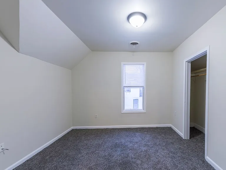 1715 Glenwood Avenue — Photo 7