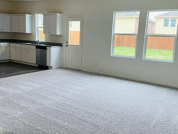 3 bed, 2.5 bath, 1605 sqft, $1,799 — Photo 3