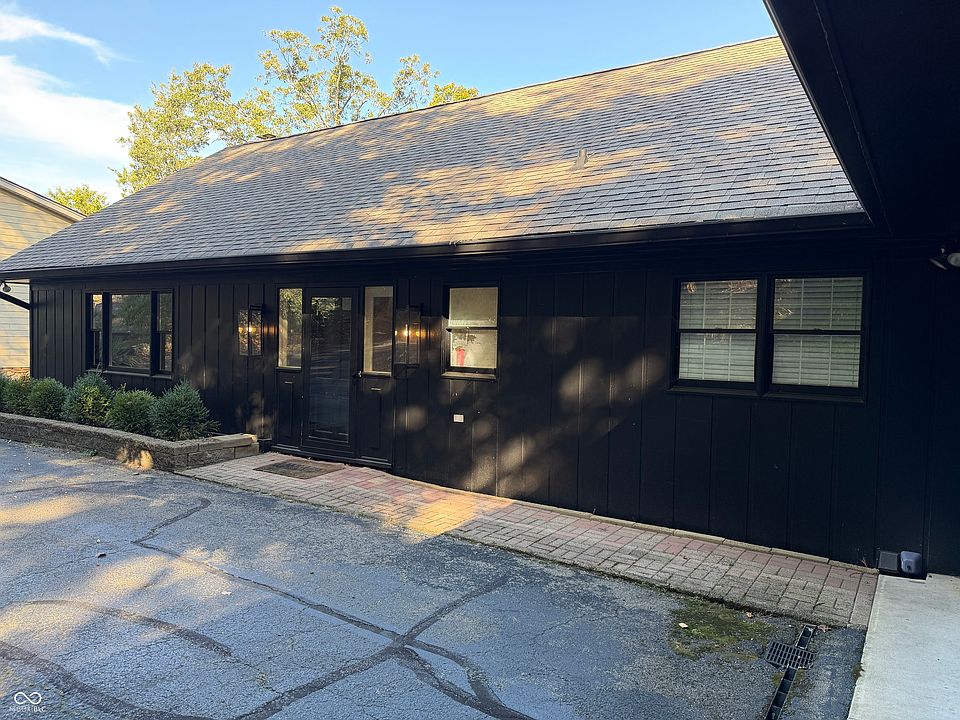 2nd image of 4061 S Summit Ln