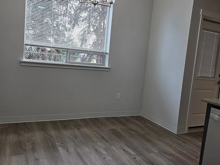 60 Alder Ave — Photo 16