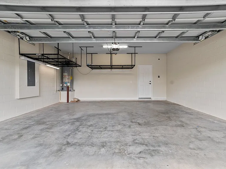 640 SE Monet Dr — Photo 26