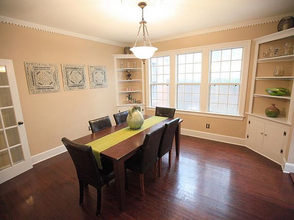 Spacious Dining