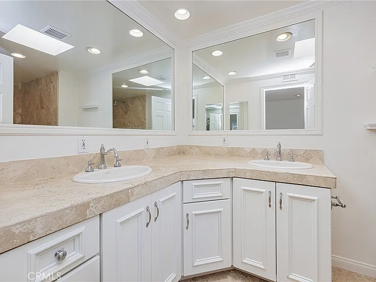408 Flower St — Photo 21