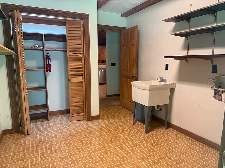 5170 Urbana Rd — Photo 20