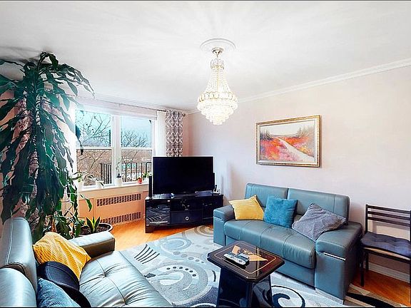 4th image of 2552 E 7th St APT 5J