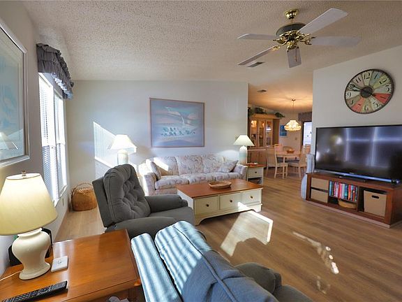 5th image of 208 Hibisco Dr