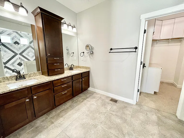 10924 S Glenda Ln — Photo 8