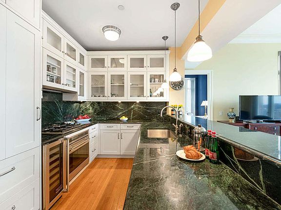 4th image of 15 Central Park W APT 25F