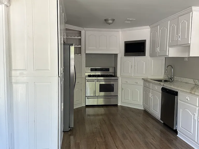 1091 Cherokee St — Photo 16