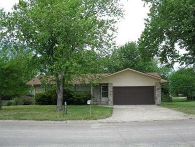 2227 4th St, Clay Center, KS, 67432
