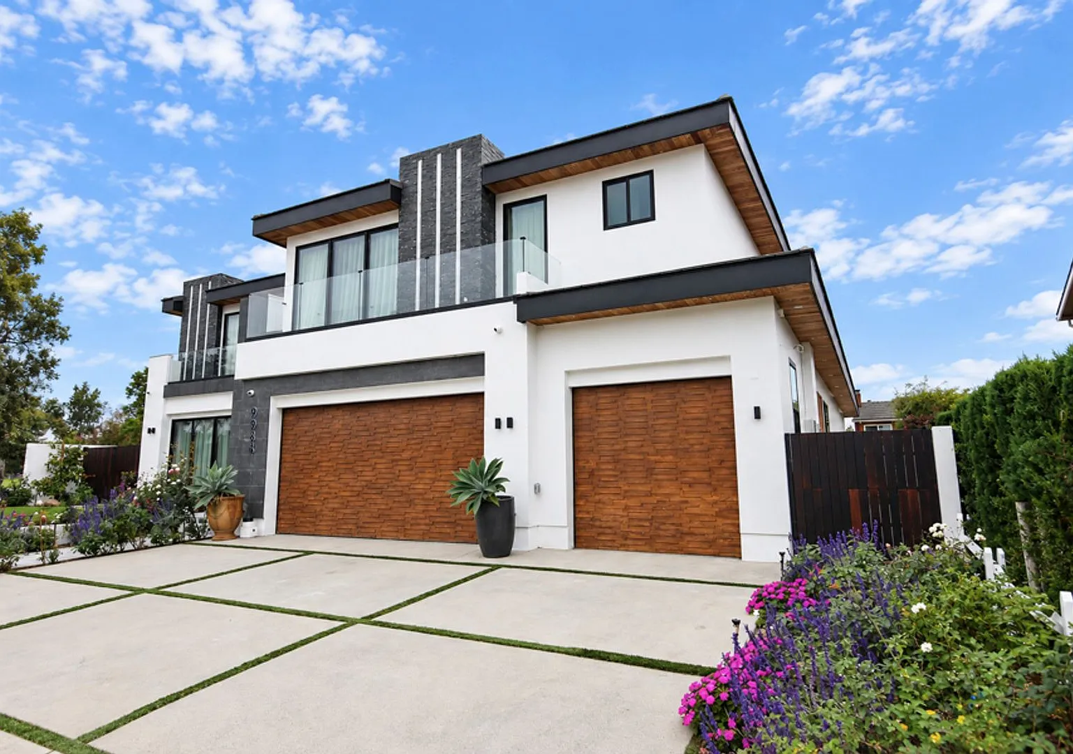 Bespoke Junior ADU with Double Primary Suites — Photo 2