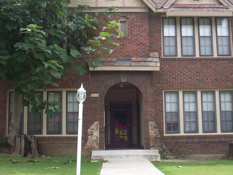 1861 Poplar Ave #5 — Photo 1