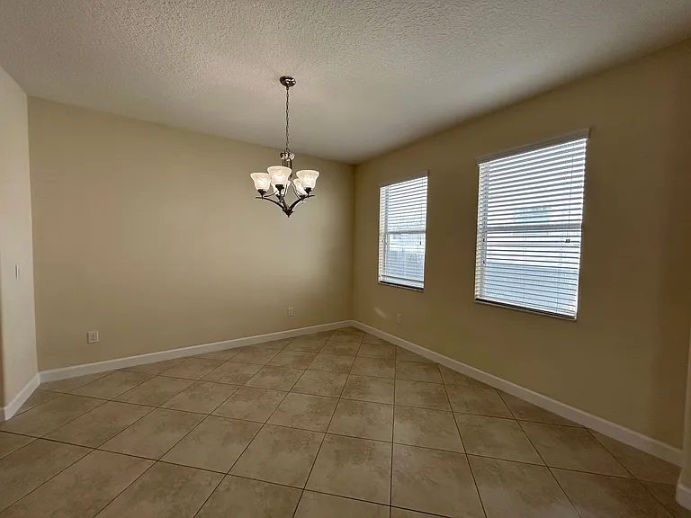2950 Youngford St — Photo 7