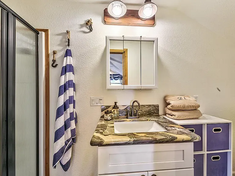 3rd bedroom bathroom