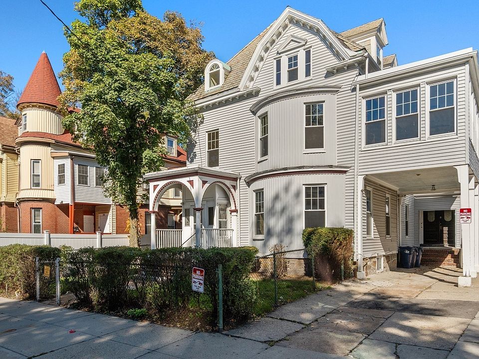 1st image of 26 Lawrence Ave