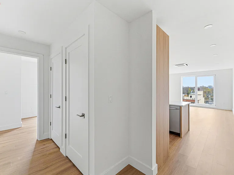 1035 Commonwealth Ave #602 — Photo 3