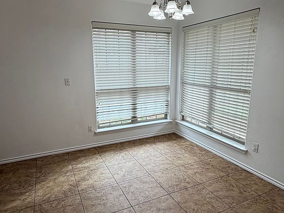 5th image of 809 Shea Ln