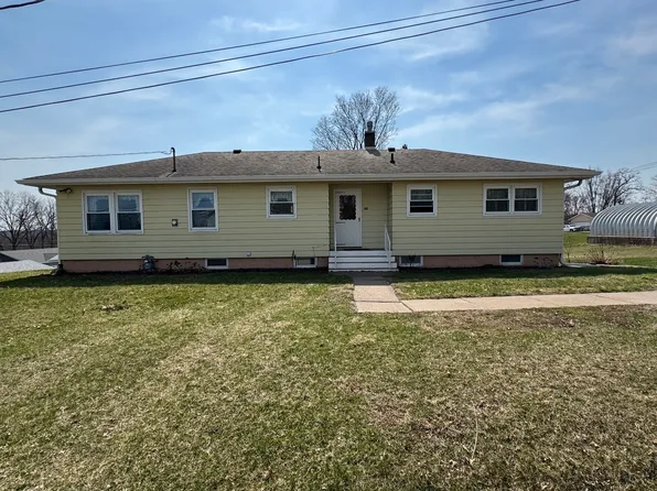 310 Benton St, Le Claire, IA 52753