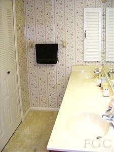5th image of 1235 Hazeltine Dr