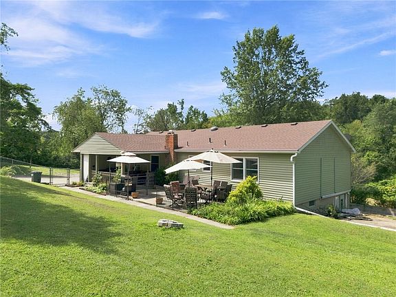 2nd image of 142 Willow Rd
