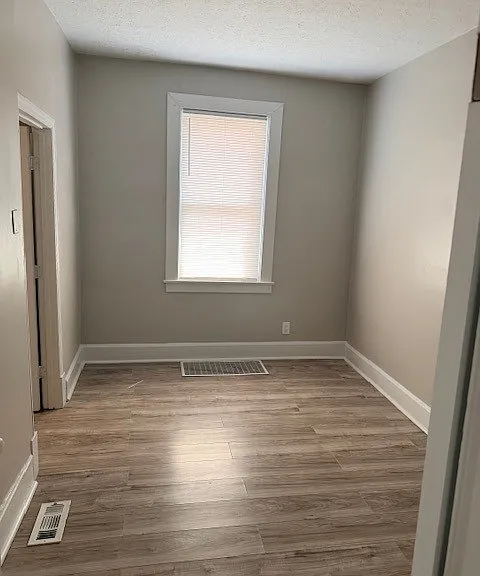 282 E Loudon Ave — Photo 7