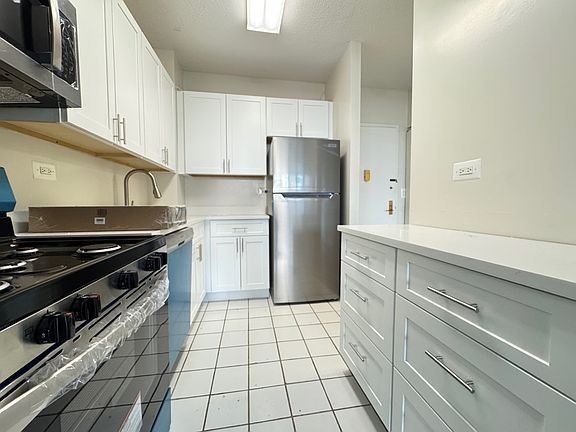 4th image of 3111 Ocean Pkwy APT 2H