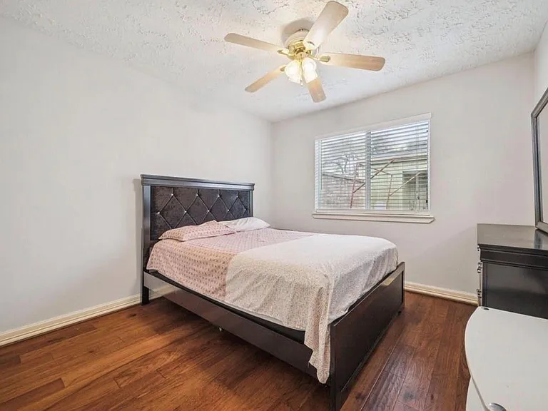 16147 New Field Dr — Photo 10