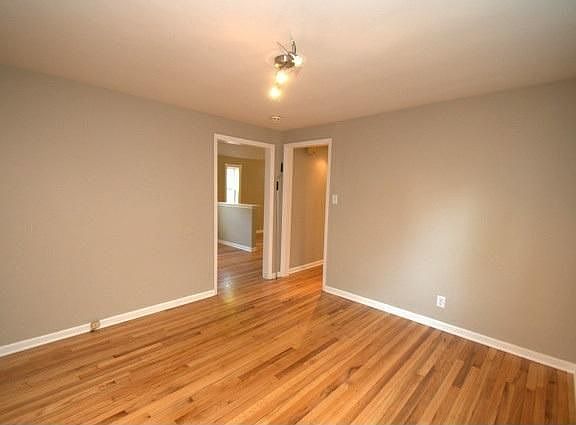 5th image of 2604 Ardmore Ave