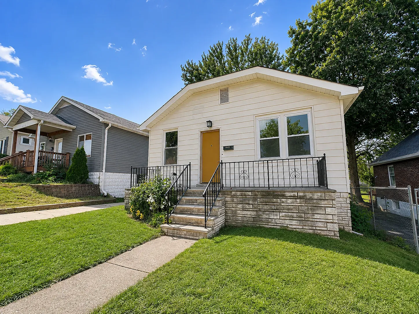 3 bed, 950 sqft, $1,715 — Photo 1