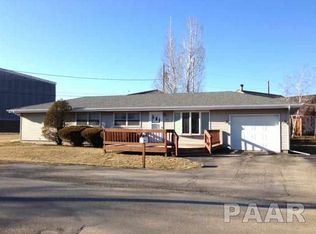 210 E Oak St, Washburn, IL