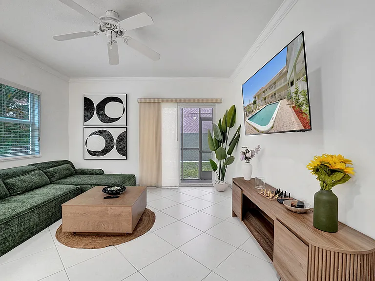1450 N Riverside Dr #103 — Photo 33