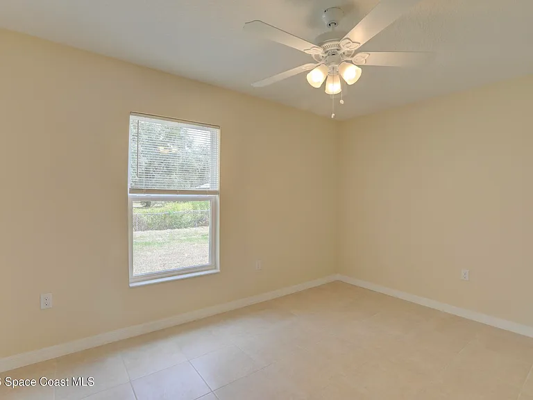 743 Breakwater Ter — Photo 31