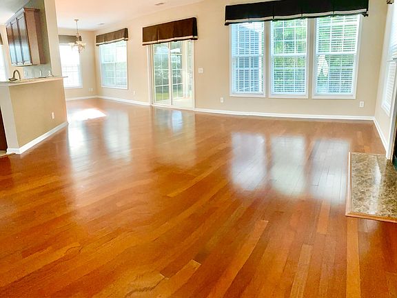 4th image of 4489 Farm Lake Dr