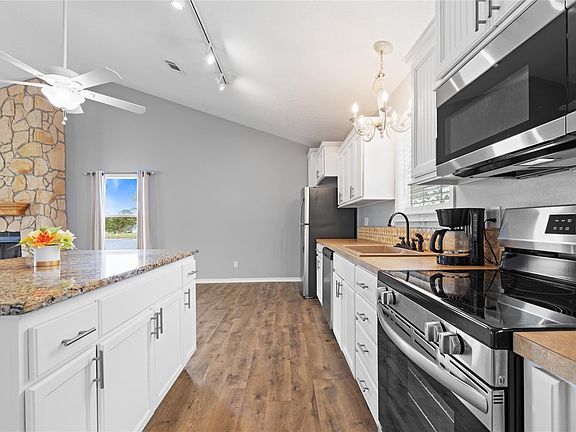 5th image of 140 Meadowview Dr