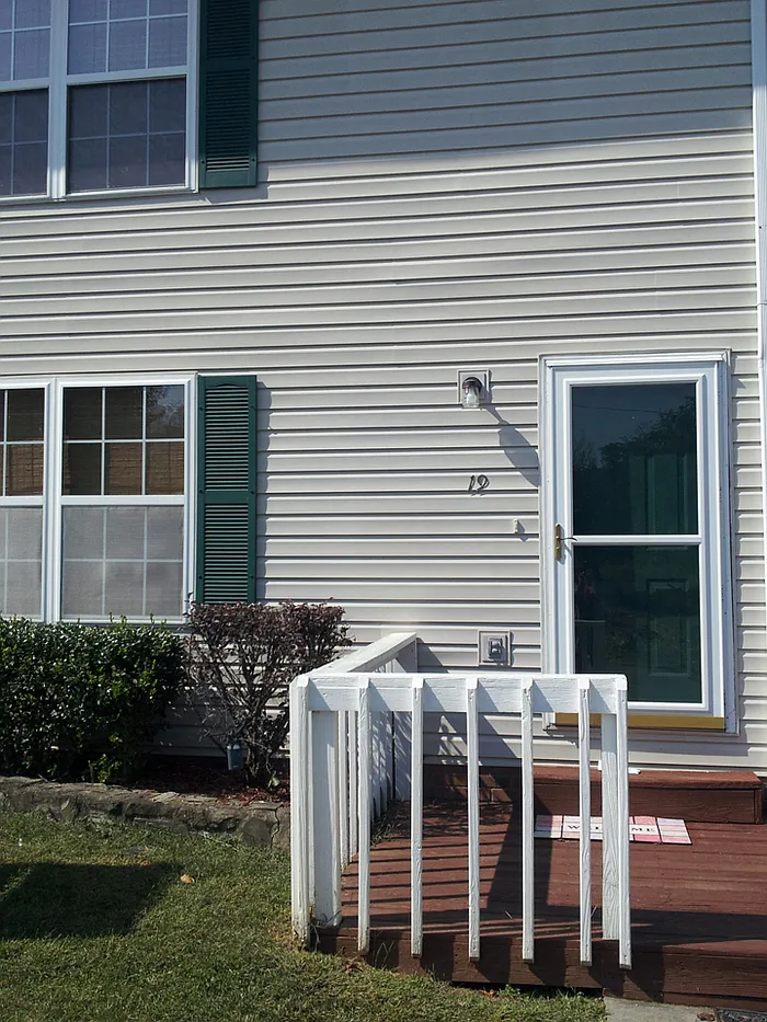 2 bed, 1.5 bath, 1000 sqft, $1,100 — Photo 1