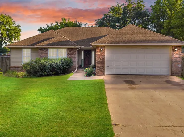 303 E Center St, Prairie Grove, AR 72753