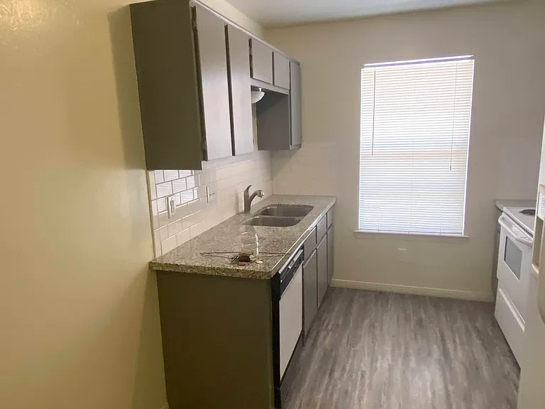 717 San Saba Dr — Photo 5