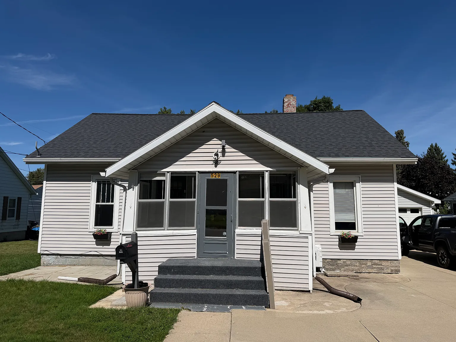 3 bed, 2190 sqft, $1,900 — Photo 1