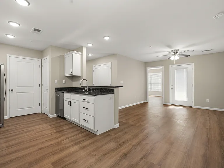 2319 Lantern Ridge Dr — Photo 10