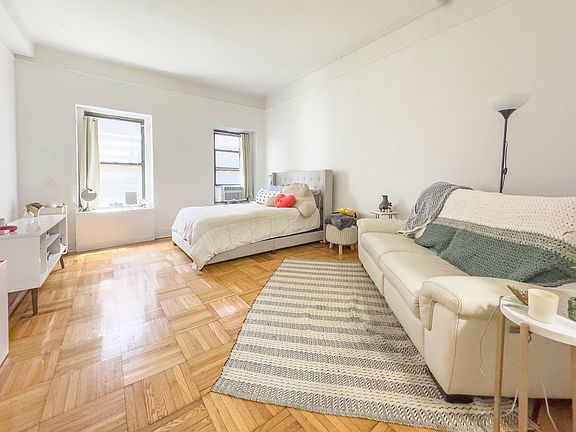3rd image of 200 E 26th St APT 1D