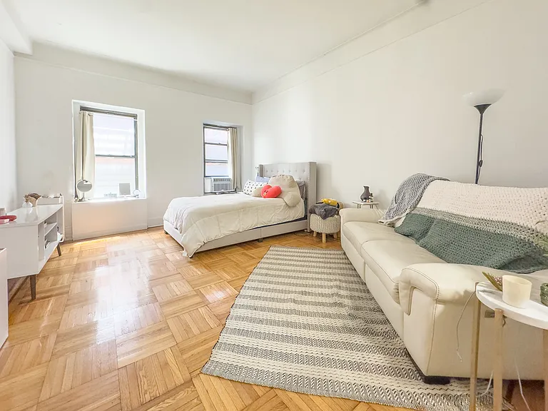 200 E 26th St #1D — Photo 3