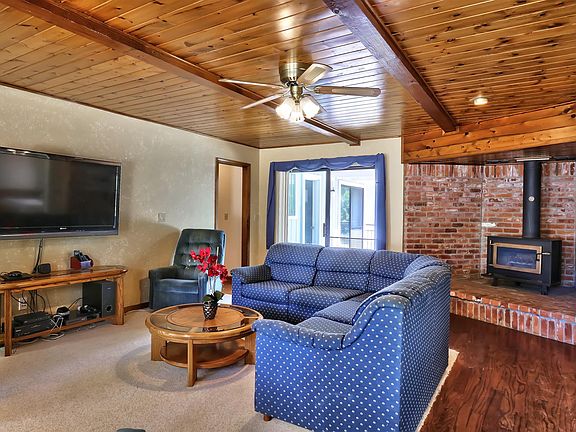 Wood stove connects to ducts