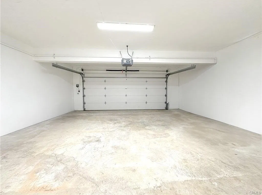 4 bed, 2178 sqft, $5,200 — Photo 3