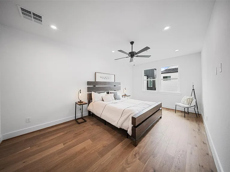 1120 Hogan St — Photo 12