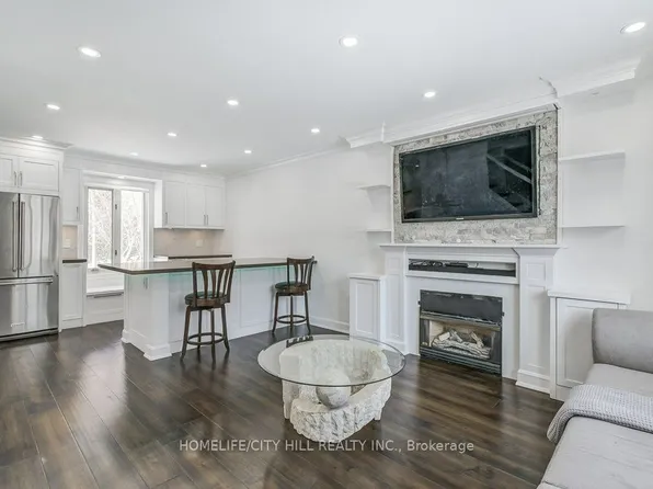 867 Melton Dr, Mississauga, ON L4Y 1K9