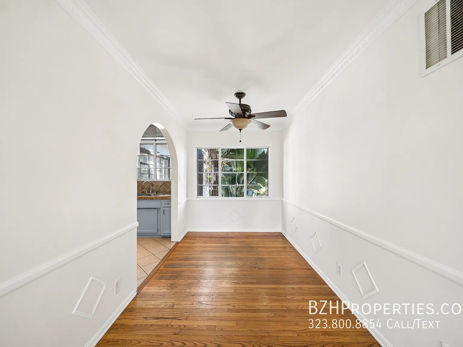 Sunny West Hollywood 1 Bedroom with Parking & Classic Character — Photo 3